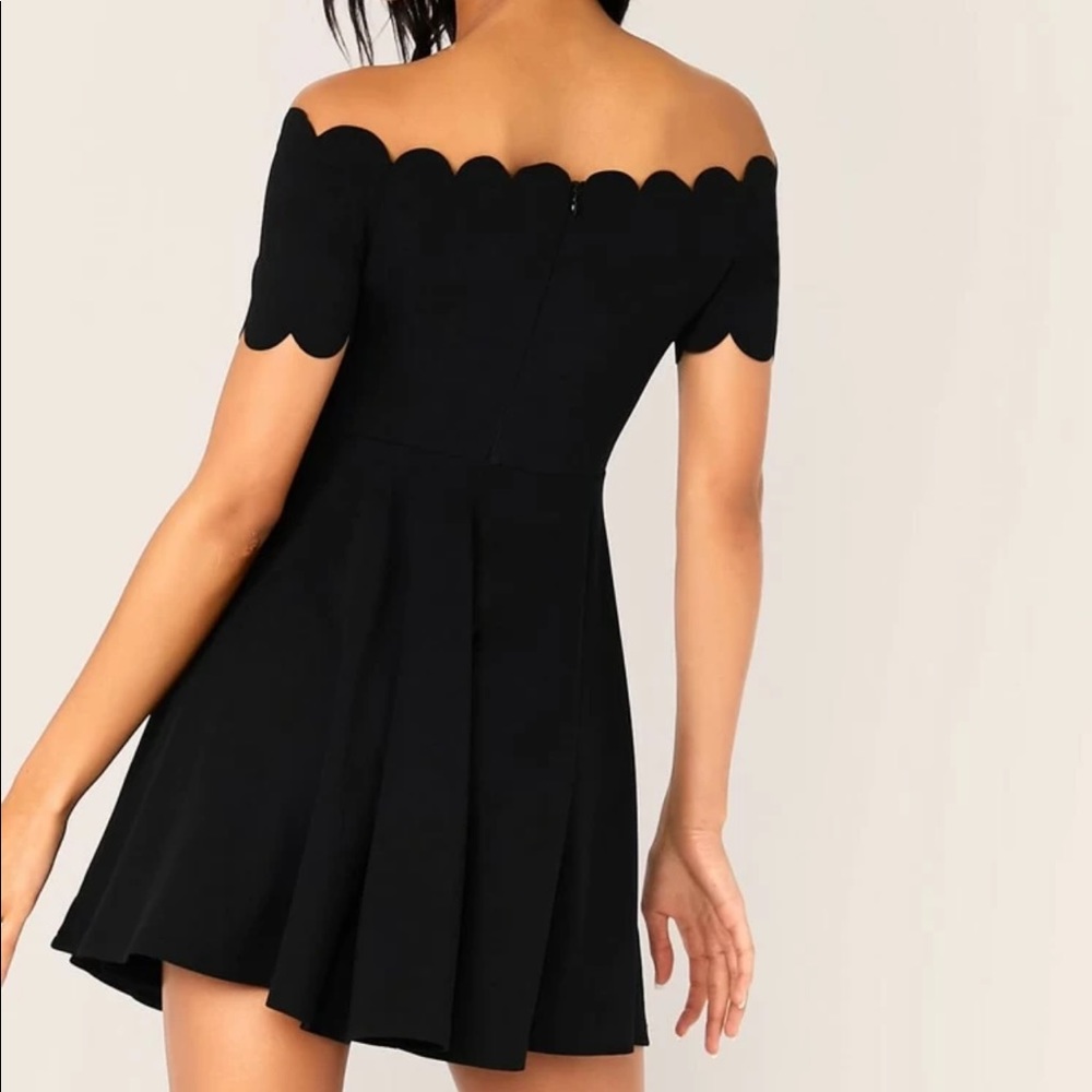 Scalloped off the shoulder fit flare twirl red - Picture 4 of 4